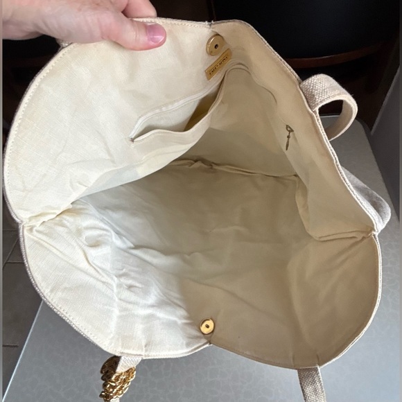 VINTAGE: Carey Adina | oversized heart shoulder bag. - Picture 14 of 16